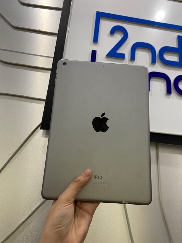 iPad Gen 5 2017 - ZP/A - 128GB - Pin 91% đã thay - Màu xám - Ngoại hình: 97% - Trầy lưng , màn ám viền vàng, phản quang nhẹ - Body