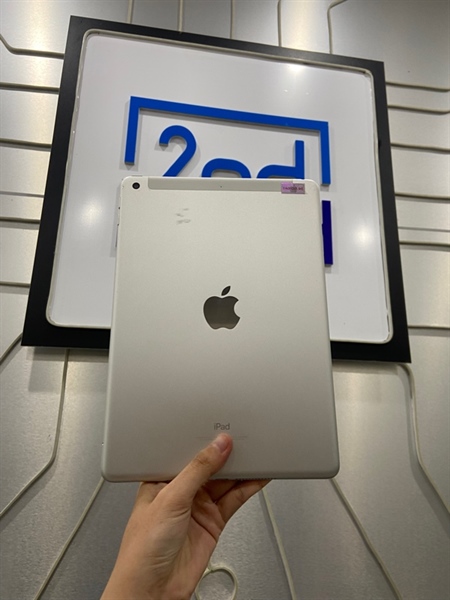 iPad Gen 5 - J/A - 32GB - Bản 4G - Pin 100% thay linh kiện - Màu bạc - Ngoại hình: 97% - Màn ép kinh bụi trong, ám viền hồng - Body