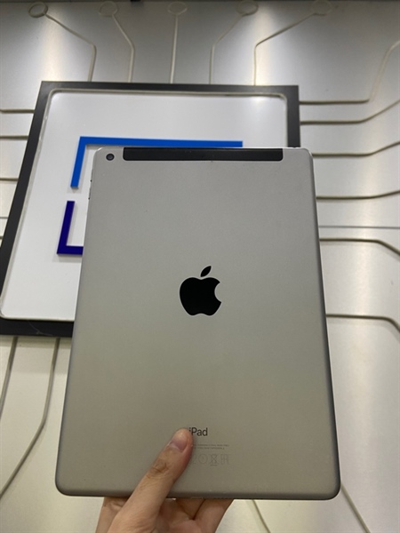 iPad Gen 5 - TH/A - 128GB - Sim vật lý - Pin 82% - Màu xám - Ngoại hình: 97% - Màn ám hồng, màn đánh kính, lưng trầy, móp 4 góc, màn trầy nhiều - Body