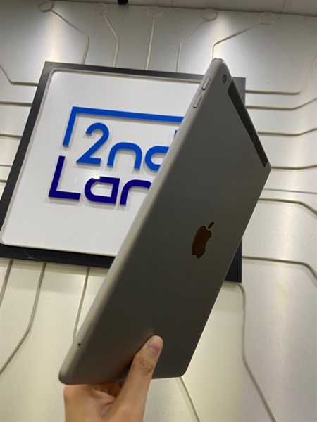 iPad Gen 5 - TH/A - 128GB - Sim vật lý - Pin 82% - Màu xám - Ngoại hình: 97% - Màn ám hồng, màn đánh kính, lưng trầy, móp 4 góc, màn trầy nhiều - Body 1