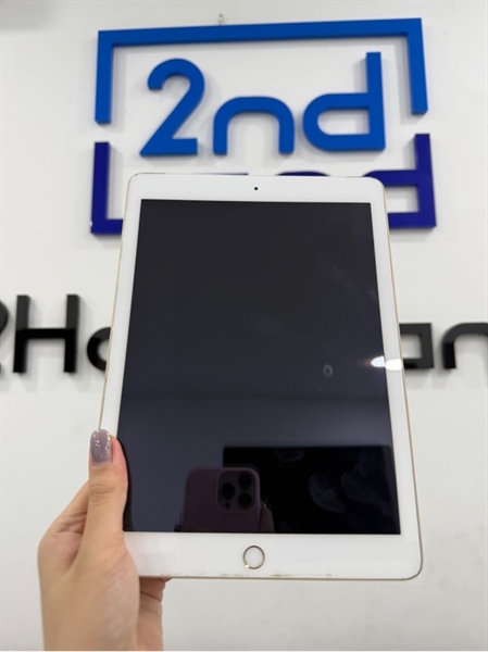 iPad Gen 5 - TH/A - IOS 16.3.1 - Bản 4G - 32GB - Màu Gold - Pin 100% - Ngoại hình 97% - màn hồng , bầm xanh - Kèm sạc 2