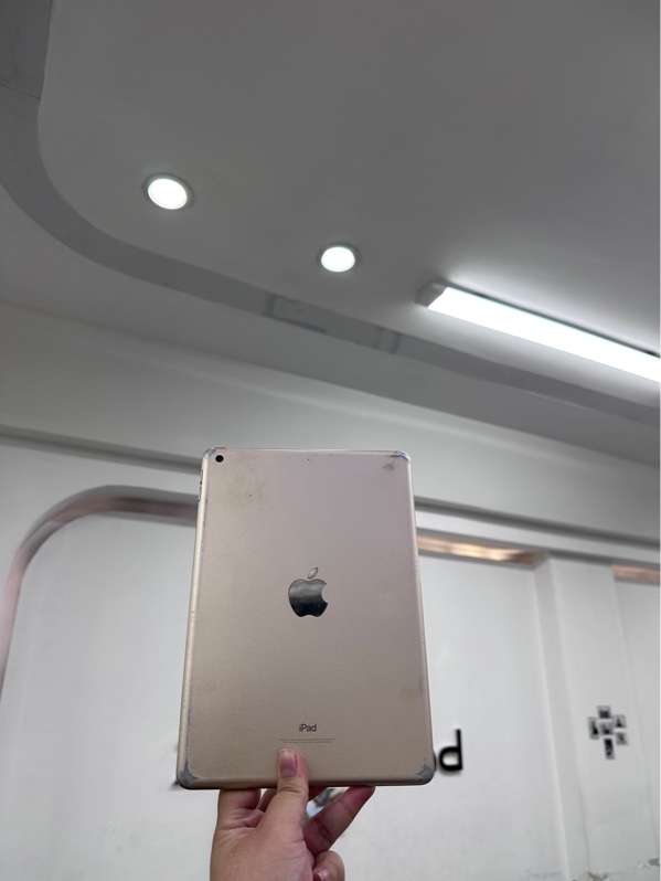 iPad gen 5 - Wifi - LL/A - IOS 16.7.16 - 32gb - Màu vàng hồng - Ngoại hình 96% - Không nhận 3utools, màn ám hồng, hở màn - Body - KHÔNG BẢO HÀNH