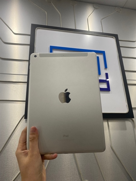 iPad Gen 5 - Z/A - 32GB - IOS 16.7 - Bản 5G - Pin 96% - Màu bạc - Ngoại hình: 97% - Body