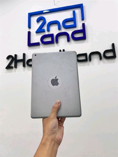 iPad Gen 6 - LL/A - 128GB - IOS 17.7.3 - Bản wifi - Pin 85% - Màu xám - Ngoại hình 96.5% - Màn ám viền hồng - Body