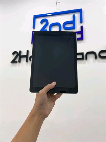 iPad Gen 6 - LL/A - 128GB - IOS 17.7.3 - Bản wifi - Pin 85% - Màu xám - Ngoại hình 96.5% - Màn ám viền hồng - Body 2