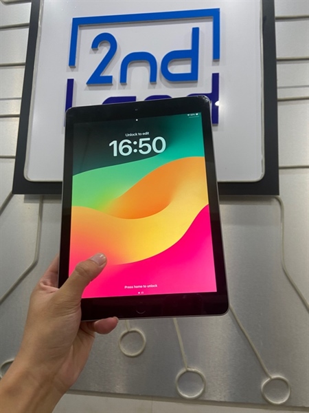 iPad Gen 6 - LL/A - 32GB - IOS 17.7.2 - Bản Wifi - Pin 87% - Màu xám - Ngoại hình: 98% - Body 2