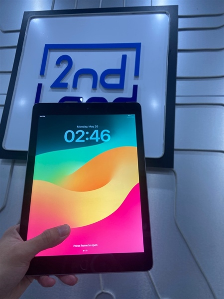iPad Gen 6 - LL/A - 32GB - IOS 17.7 - Bản 4G - Pin 88% - Màu xám - Ngoại hình: 97% - Body 2