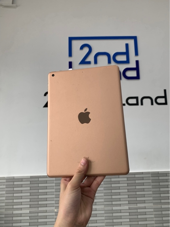 iPad Gen 6 - LL/A - 32GB - Màu gold - Pin 84% chu kì sạc 344 lần - Ngoại hình: 97% - Màn hở sáng - Body