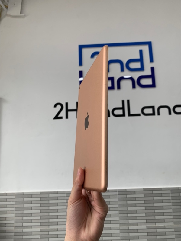 iPad Gen 6 - LL/A - 32GB - Màu gold - Pin 84% chu kì sạc 344 lần - Ngoại hình: 97% - Màn hở sáng - Body