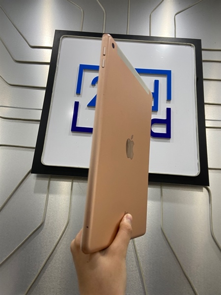iPad Gen 6 - ZA/A - 32GB - Bản 4G - Pin 81% - Màu hồng gold - Ngoại hình: 96% - Màn ép kính, bụi trong, loa nhỏ , lưng trầy + móp - Body 1