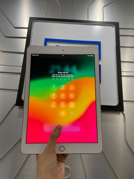 iPad Gen 6 - ZA/A - 32GB - Bản 4G - Pin 81% - Màu hồng gold - Ngoại hình: 96% - Màn ép kính, bụi trong, loa nhỏ , lưng trầy + móp - Body 2