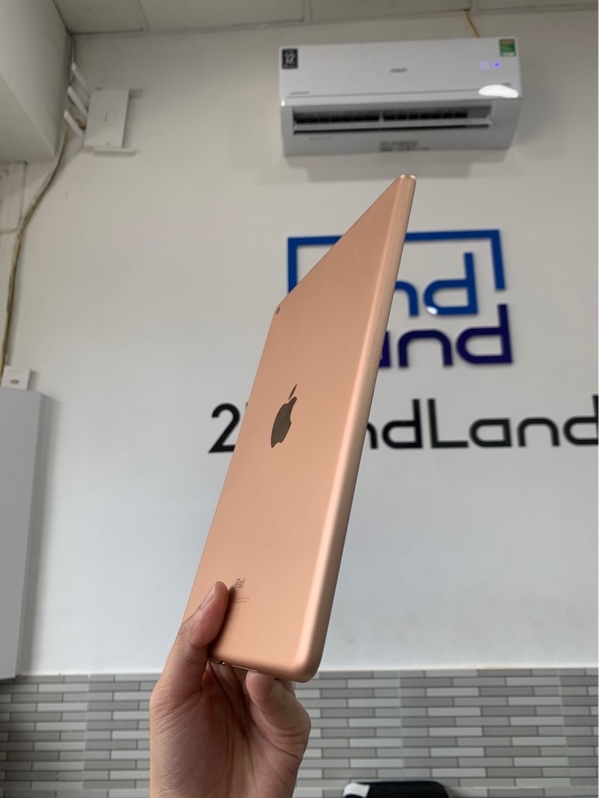 iPad gen 6 - ZA/A - 32GB - Màu gold - Pin 81% chu kì sạc 857 lần - Ngoại hình: 97% - Màn trầy, ám xanh, cong sườn, bụi trong màn, cấn góc - Body