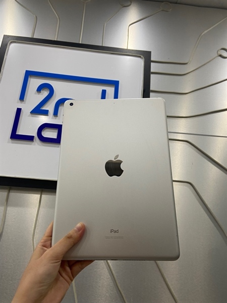 iPad Gen 7 - 2J/A - 32GB - IOS 18.3.1 - Pin 86% - Màu bạc - Ngoại hình: 97% - Màn 1 chấm phản quang - Body