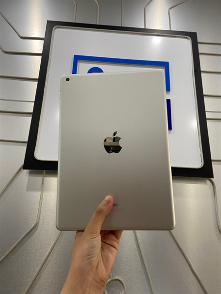 iPad Gen 7 - J/A - 32GB - Bản Wifi - IOS 18.3.1 - Pin 93% - Màu xám - Ngoại hình: 97% - Body