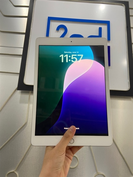 iPad Gen 7 - J/A - 32GB - Bản Wifi - IOS 18.3.1 - Pin 93% - Màu xám - Ngoại hình: 97% - Body 2