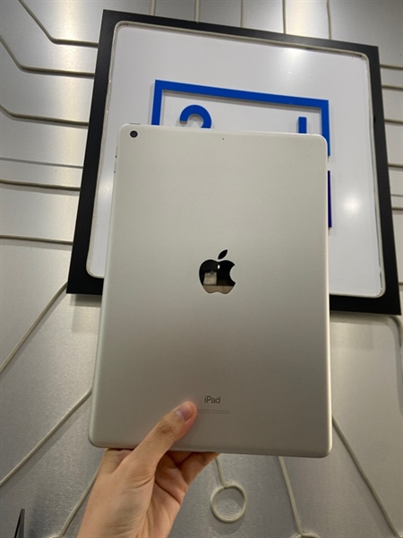iPad Gen 7 - J/A - 32GB - IOS 18.3.1 - Bản Wifi - Pin 100% - Màu bạc - Ngoại hình: 97% - Body