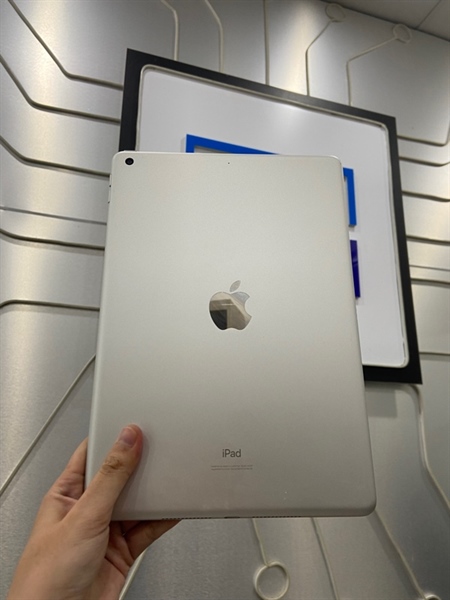 iPad Gen 7 - J/A - 32GB - IOS 18.3.1 - Bản Wifi - Pin 85% - Màu bạc - Ngoại hình: 98% - Body