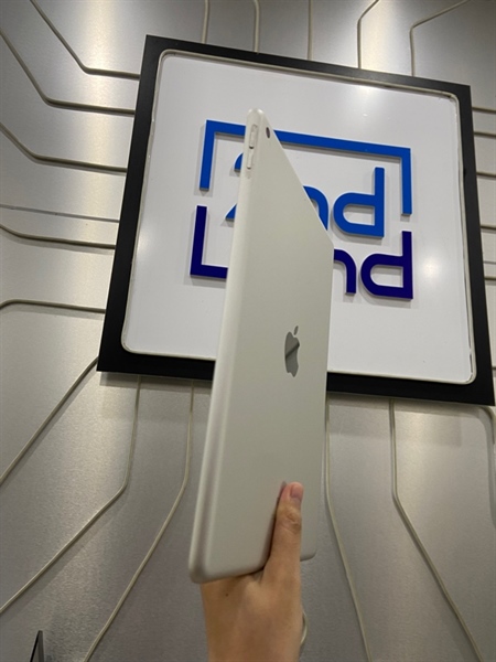 iPad Gen 7 - J/A - 32GB - IOS 18.3.1 - Bản Wifi - Pin 94% - Màu bạc - Ngoại hình: 97% - Body 1