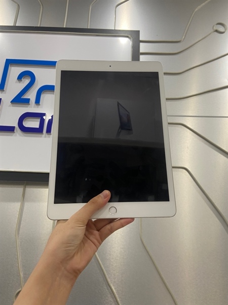 iPad Gen 7 - J/A - 32GB - IOS 18.3.1 - Bản Wifi - Pin 97% - Màu bạc - Ngoại hình: 98% - Body 2