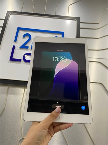 iPad Gen 7 - J/A - 32GB - IOS 18.3.1 - Pin 94% - Màu bạc - Ngoại hình: 98% - Màn ám hồng - Body 2