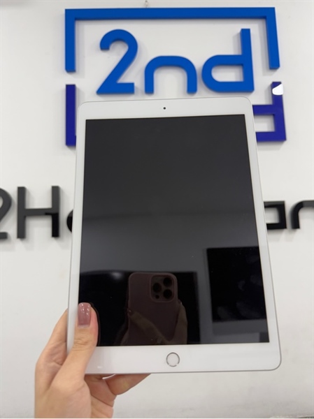 iPad Gen 7 - J/A - IOS 18.3.1 - Wifi - 32GB - Màu bạc - Pin 100% - Ngoại hình 98% - Kèm sạc 2