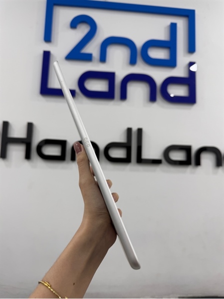 iPad Gen 7 - J/A - IOS 18.3.1 - Wifi - 32GB - Màu bạc - Pin 92% - Ngoại hình 98% - Kèm sạc 1