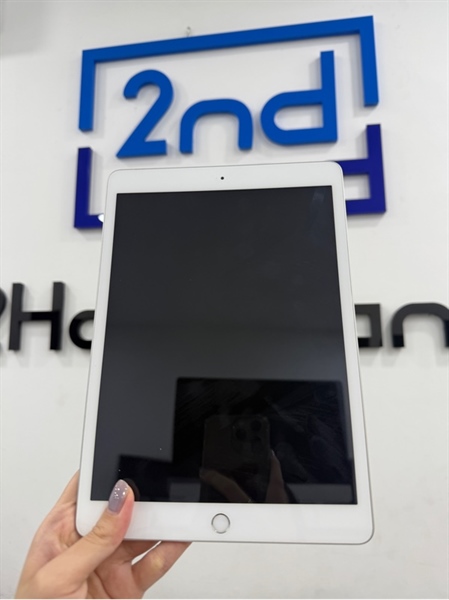 iPad Gen 7 - J/A - IOS 18.3.1 - Wifi - 32GB - Màu bạc - Pin 93% - Ngoại hình 98% - Kèm sạc 2