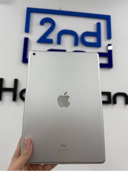 iPad gen 7 - LL/A - IOS 17.5.1 - Wifi - 128GB - Màu bạc - Pin 89% - Ngoại hình 97% - bụi trong , màn ám hồng - Body