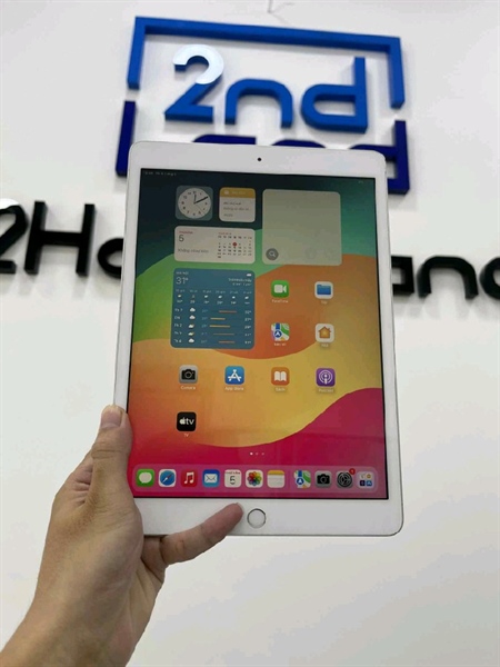 iPad gen 7 - LL/A - IOS 17.7.1 - 4G - 32GB - Màu bạc - Pin thay 100% - Ngoại hình 97% - màn ám hồng - Kèm sạc 2