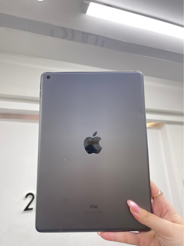 iPad Gen 7 - Wi-Fi - KH/A - iOS 18.7.10 - 32GB - Màu xám - Pin 94% chu kỳ sạc 211 - Ngoại hình 97.5% - Cấn góc nhẹ - Body