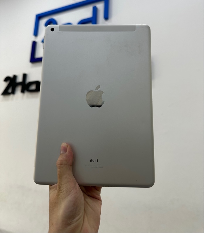 iPad Gen 8 (2020) 10.2inch 4G - J/A- 32GB - IOS 16.6 - Pin 88% - Màu bạc - Ngoại hình 97% - Màn 1 chấm phản quang nhỏ xíu - Body