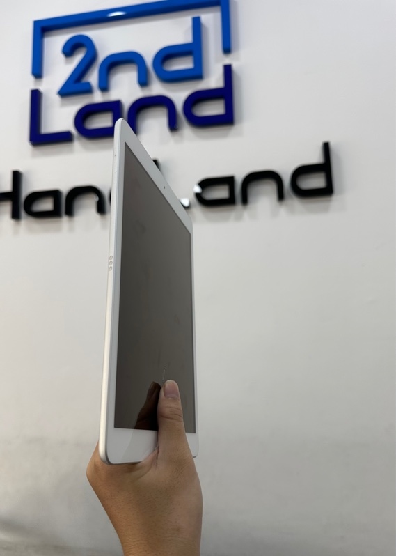iPad Gen 8 (2020) 10.2inch 4G - J/A- 32GB - IOS 16.6 - Pin 88% - Màu bạc - Ngoại hình 97% - Màn 1 chấm phản quang nhỏ xíu - Body
