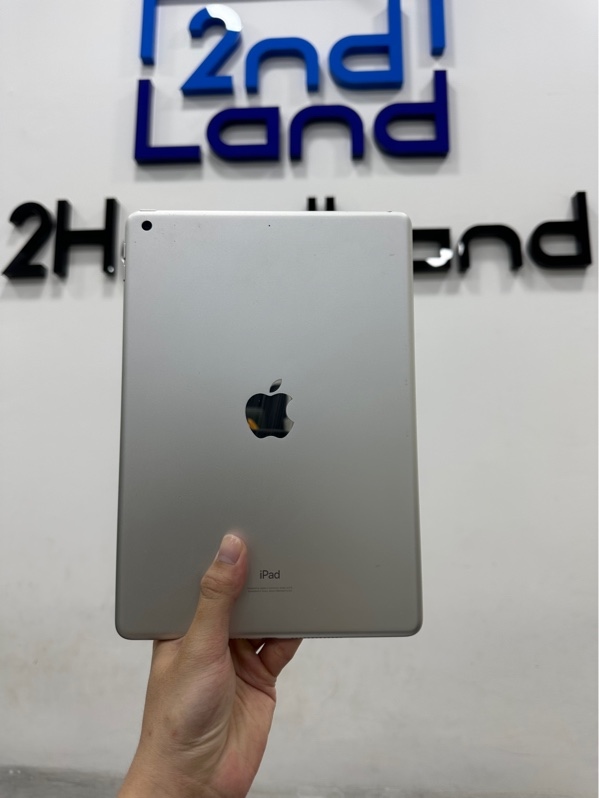 iPad Gen 8 (2020) 10.2inch Wifi - LL/A - 32GB - IOS 18.6 - Pin 89% - Màu bạc - Ngoại hình 97% - Body