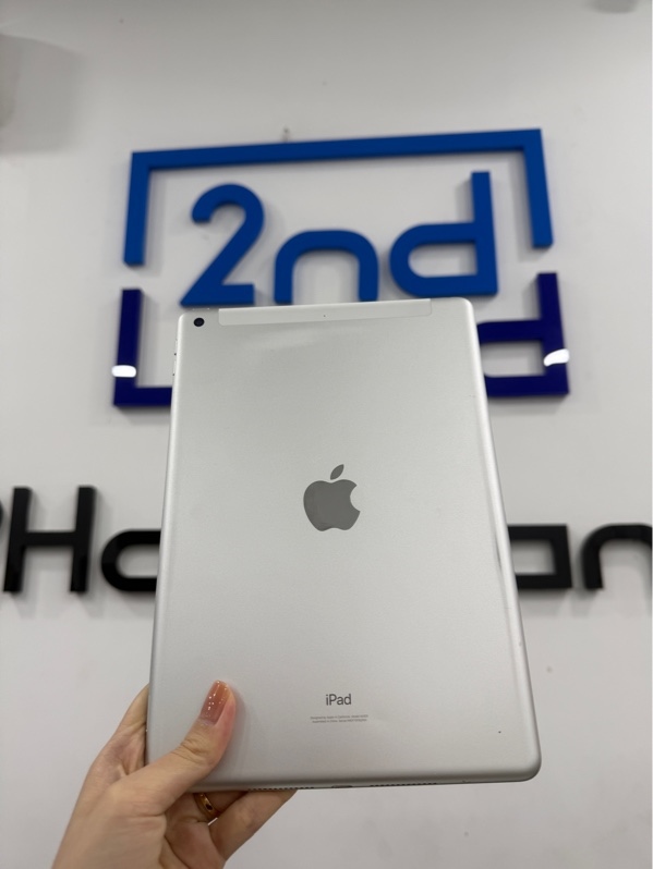 iPad Gen 8 - J/A - IOS 16.5 - 4G - 32GB - Màu bạc - Pin 93% - Ngoại hình 97% - Màn ám hồng nhẹ , lưng bầm nặng - Body