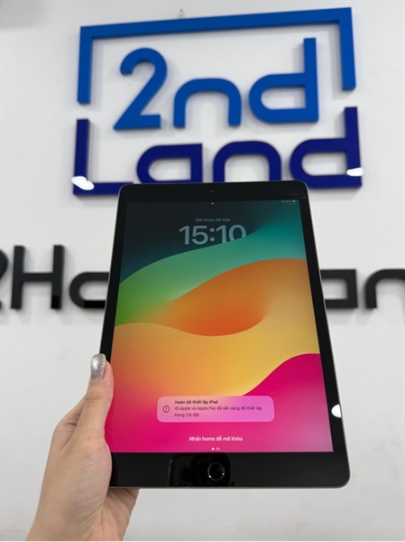 iPad Gen 8 - LL/A - IOS 17.6.1 - Wifi - 32GB - Màu xám - Pin 100% - Ngoại hình 96% - Màn linh kiện ám hồng , trầy xước , cấn móp , vỏ trầy , mẻ nặng - Body 2