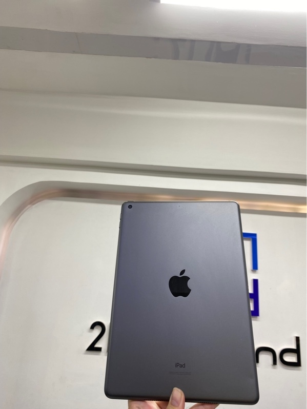 iPad gen 8 - LL/A - IOS 18.1.1 - Wifi - 32gb - Màu xám đậm - Pin 80% - Ngoại hình 97.5% - Kèm box, sạc