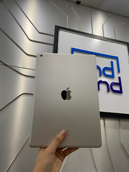 iPad Gen 8 - ZA/A - 32GB - Bản Wifi - Pin 96% - Màu bạc - Ngoại hình: 98% - Màn ép kính, nút home bị cứng, - Body