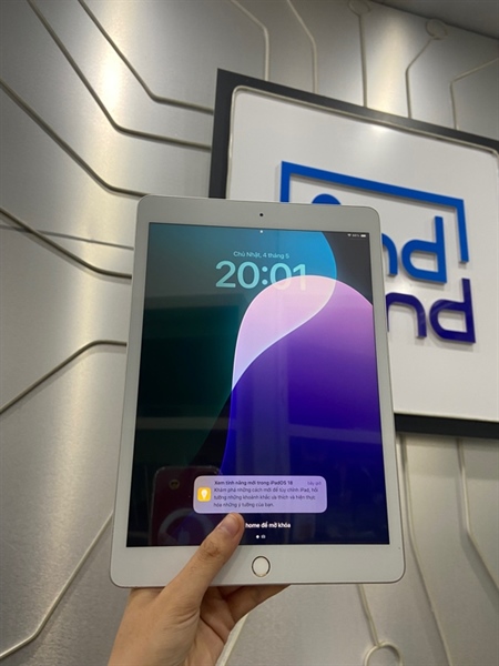 iPad Gen 8 - ZA/A - 32GB - Bản Wifi - Pin 96% - Màu bạc - Ngoại hình: 98% - Màn ép kính, nút home bị cứng, - Body 2