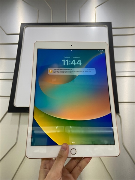 iPad Gen 8 - ZA/A - 32GB - Pin 85% - Màu vàng - Ngoại hình: 97% - màn ám viền hồng - Body 2