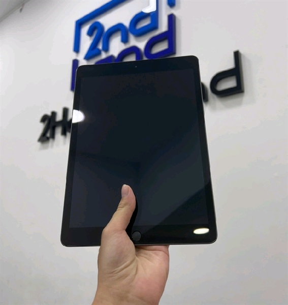 iPad Gen 8 - ZP/ A - 128GB - IOS 18.3.1 - Pin 96% - Màu xám - Ngoại hình 98% - Body 2