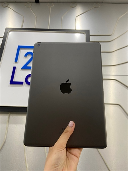 iPad Gen 8 - ZP/A - 128GB - IOS 18.6.2 - Pin 97% - Màu xám - Ngoại hình : 98% - Màn hồng - Body