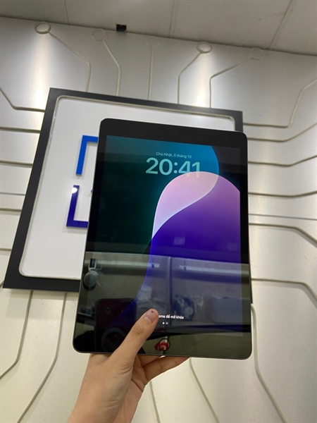 iPad Gen 9 - 10.2 inch 2022 - ZA/A - 64GB - Bản Wifi - Pin 91% ( chu kì 72 lần ) - Màu xám - Ngoại hình: 97% - màn phản quang vừa - FullBox 3