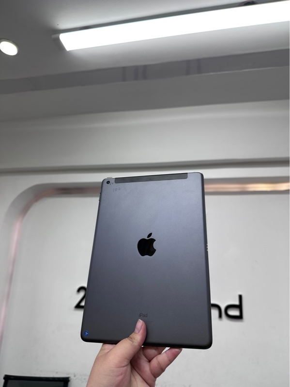 iPad Gen 9 - 4G - LL/A - IOS 18.6.2 - 64GB - Màu xám - Pin 100% - Ngoại hình 97% - Body