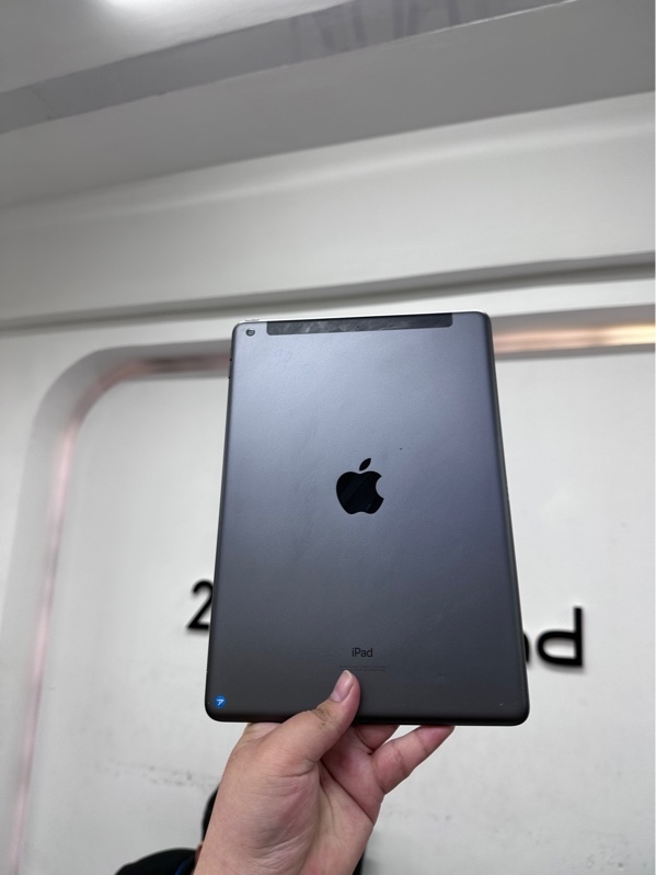 iPad Gen 9 - 4G - LL/A - IOS 18.7.1 - 64GB - Màu xám - Pin 94% chu kỳ sạc 115 - Ngoại hình 97% - Màn ám vàng - Body