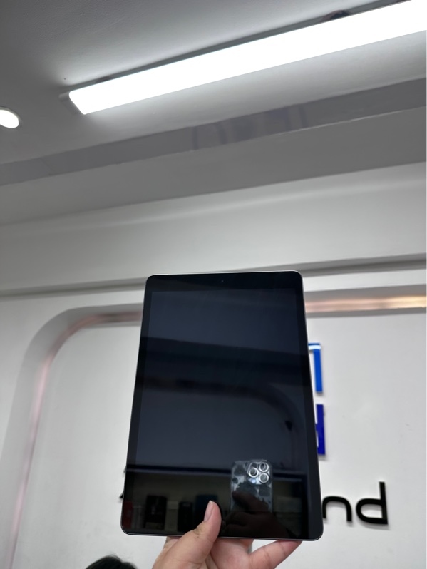 iPad Gen 9 - 4G - LL/A - IOS 18.7.1 - 64GB - Màu xám - Pin 94% chu kỳ sạc 115 - Ngoại hình 97% - Màn ám vàng - Body