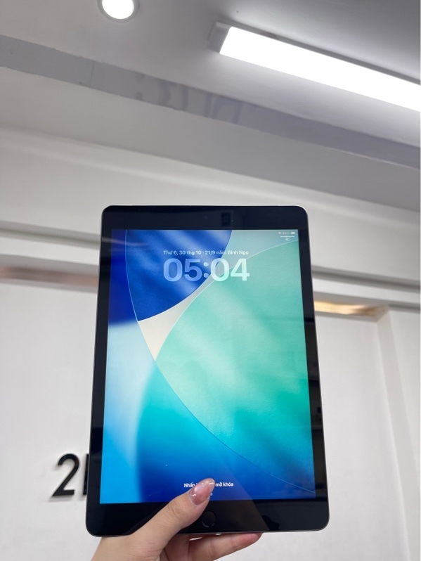 iPad Gen 9 - 64GB - LTE - J/A - iOS 26.6 - Màu xám - Pin 88% chu kỳ sạc 235 - Ngoại hình 98% - Body