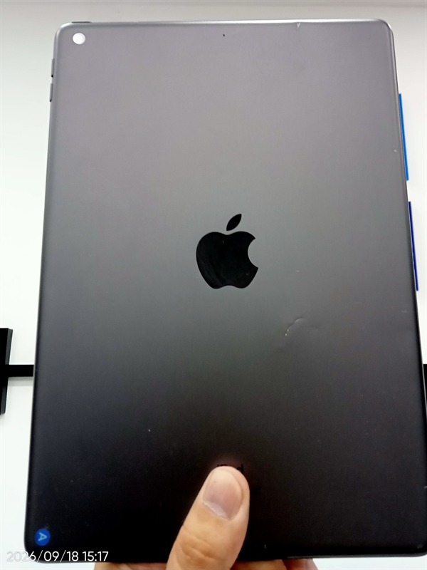 iPad Gen 9 - Bản Wifi - LL/A - 64GB - IOS 18.6.2 - Pin 92% - Màu đen - Ngoại hình: 97% - Trầy tróc sơn, sườn cong nhẹ, ép kính, vàng viền, bụi trong màn - Body
