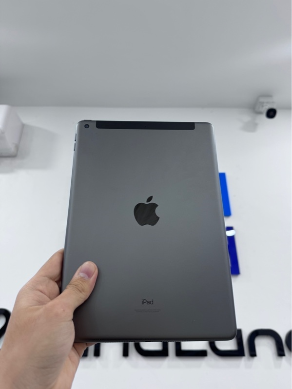 iPad gen 9 - LL/A - 64GB - Bản 4G - ios 17.7.1 - Màu xám - Pin 97%, chu kỳ sạc 110 - Ngoại hình 97% - Viền trầy xước, cấn góc, kính màn xước dăm, màn hở sáng viền, vàng viền nhẹ - Body