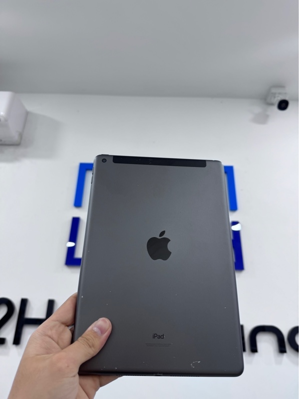 iPad gen 9 - LL/A - 64GB - Bản 4G - ios 18.3.2 - Màu xám - Pin 100%, chu kỳ sạc 2 - Ngoại hình 97% - Lưng dính keo, Viền trầy, cấn góc, màn xước, màn hở sáng viền phải - Body