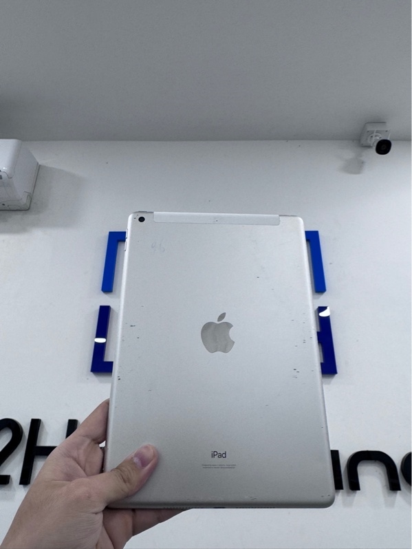 iPad gen 9 - LL/A - 64GB - Bản 4G - ios 26.4.1 - Màu bạc - Pin 95% - Ngoại hình 97% - Trầy cấn, màn trầy - Body